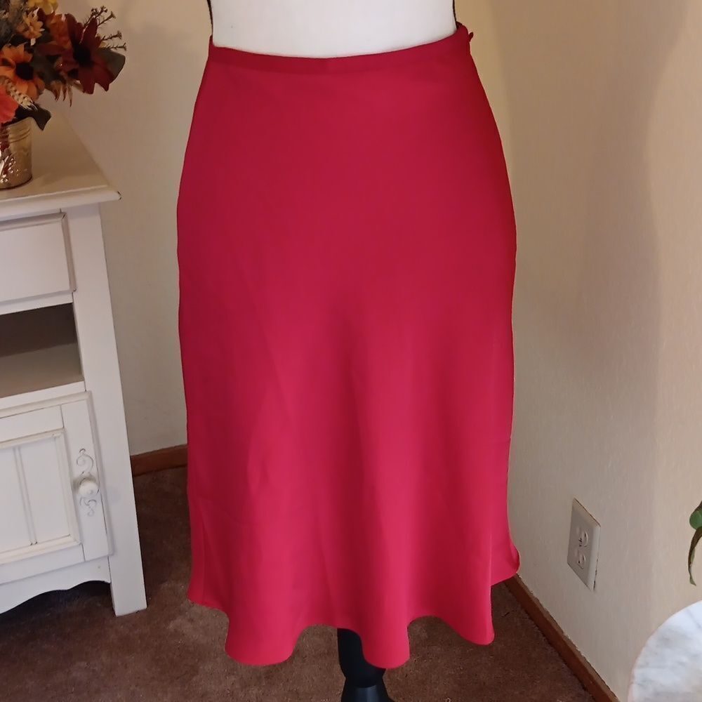 Ann Taylor Red Satiny Skirt. Holiday, Party, Real Red